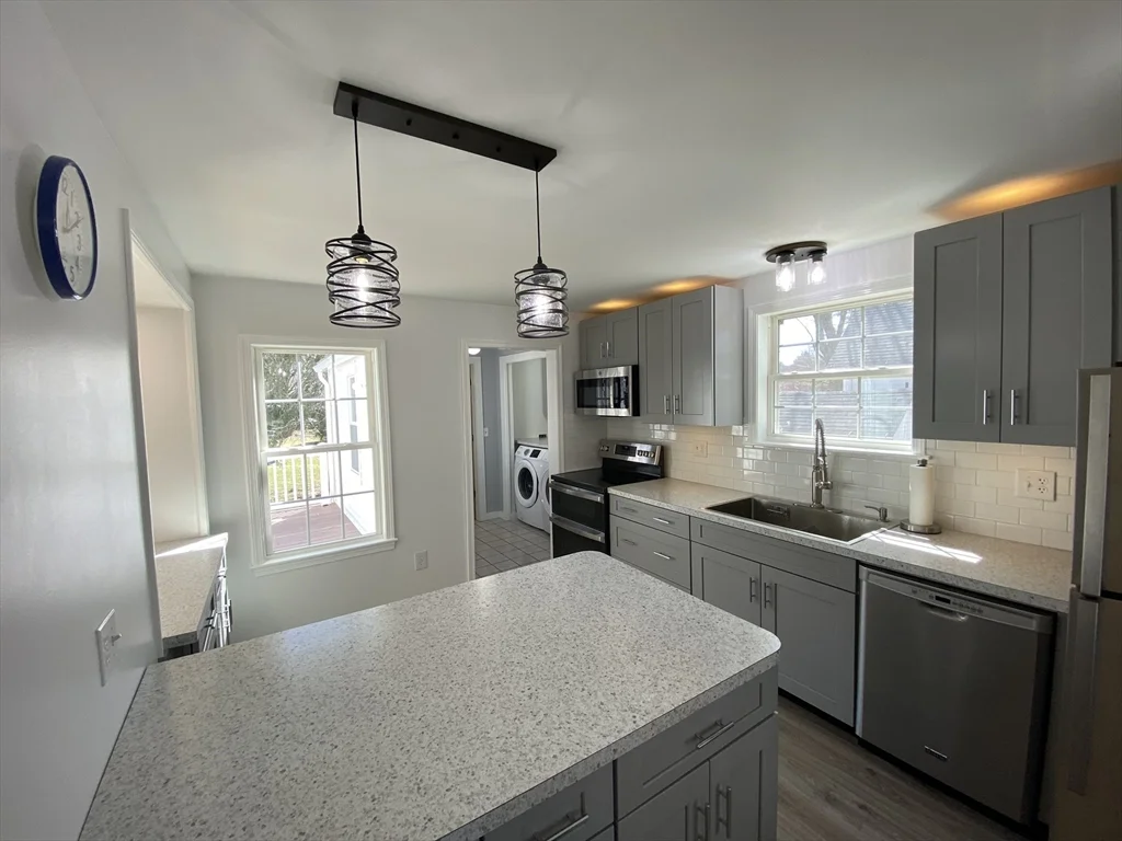 5 bed, 3 bath apartment for rent at 74 Moore Ave Unit N/A, Warren — photo 4 of 37