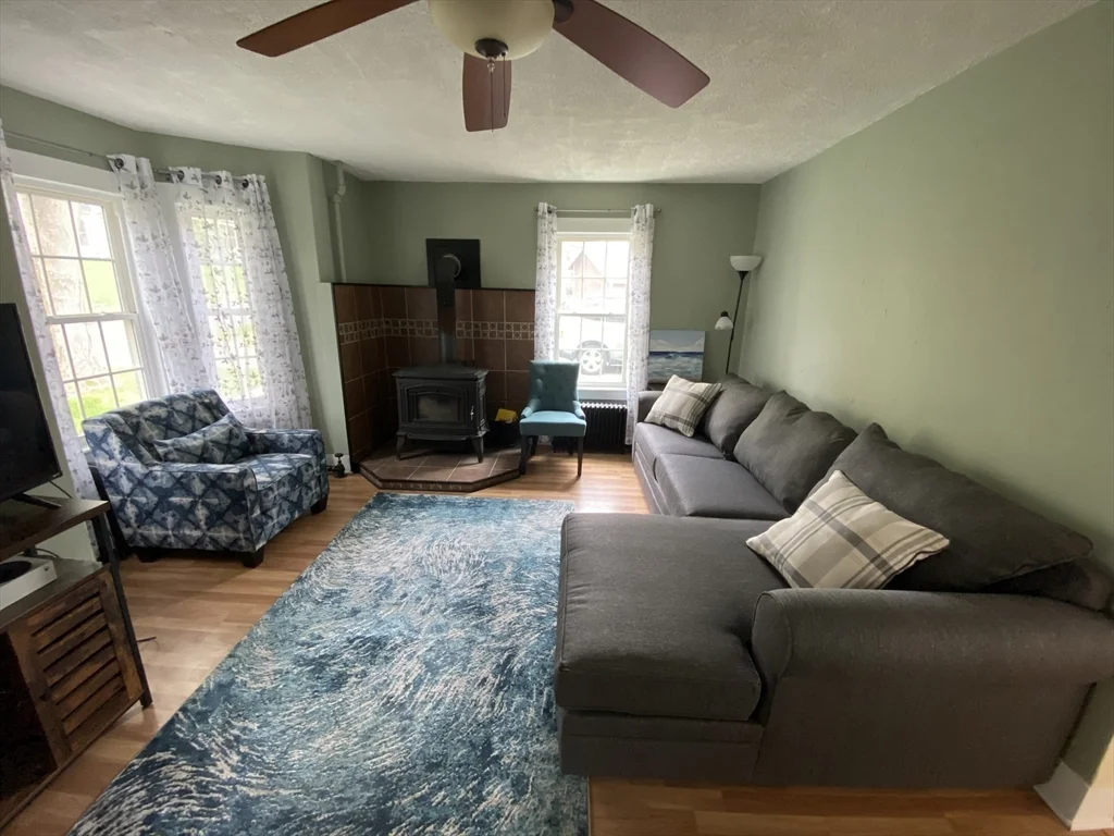5 bed, 3 bath apartment for rent at 74 Moore Ave Unit N/A, Warren — photo 21 of 37