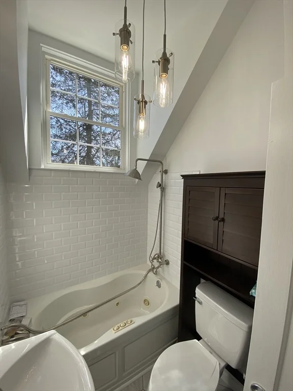 5 bed, 3 bath apartment for rent at 74 Moore Ave Unit N/A, Warren — photo 25 of 37