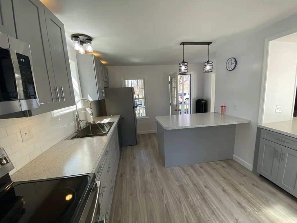 5 bed, 3 bath apartment for rent at 74 Moore Ave Unit N/A, Warren — photo 5 of 37