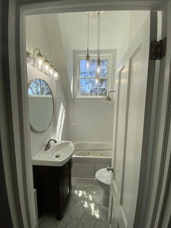 5 bed, 3 bath apartment for rent at 74 Moore Ave Unit N/A, Warren — photo 24 of 37