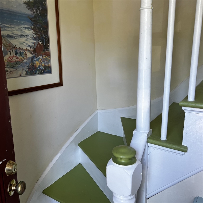 1 bed, 1 bath apartment for rent at 74 Mt Pleasant Av Unit 2, Gloucester — photo 2 of 20