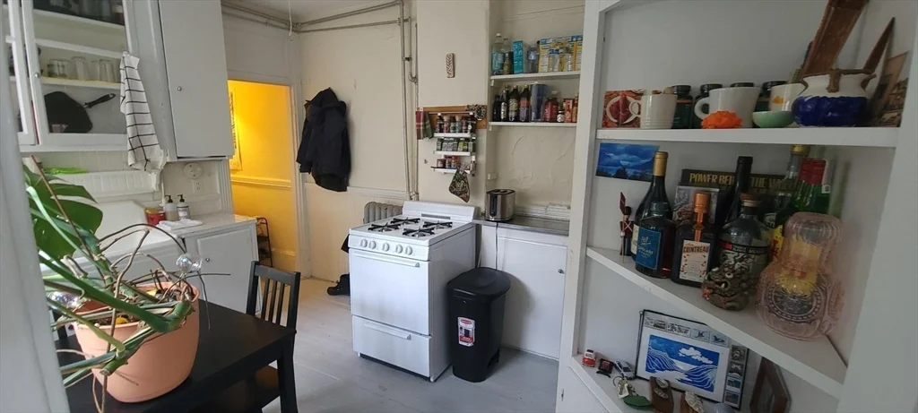 Studio bed, 1 bath apartment for rent at 74 Myrtle St Unit 10, Beacon Hill — photo 7 of 8