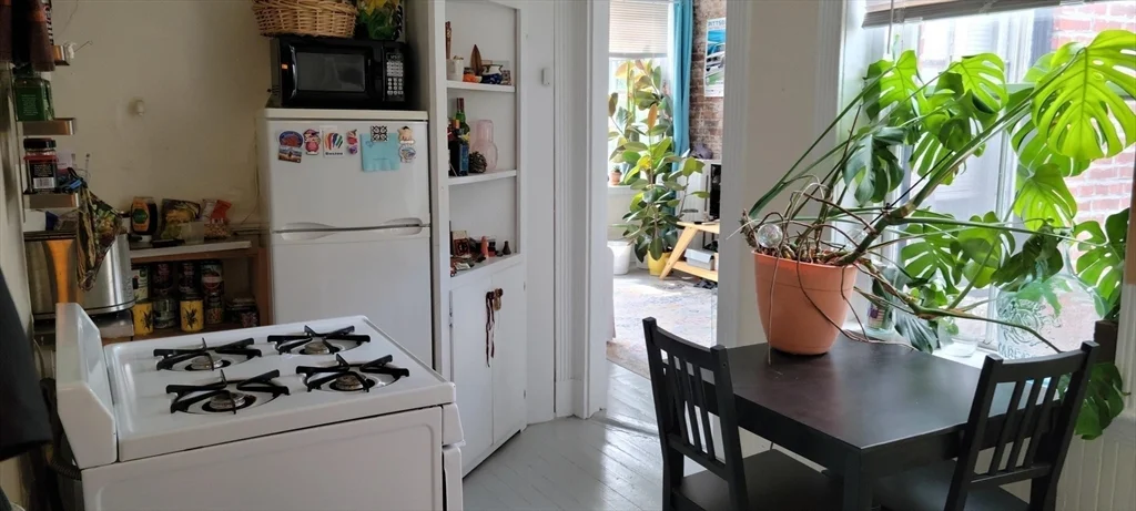 Studio bed, 1 bath apartment for rent at 74 Myrtle St Unit 10, Beacon Hill — photo 4 of 8