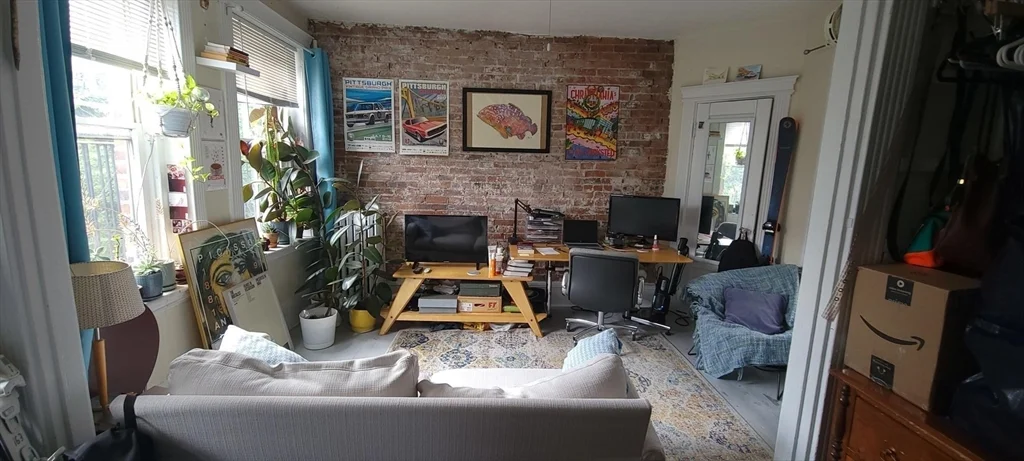 Studio bed, 1 bath apartment for rent at 74 Myrtle St Unit 10, Beacon Hill — photo 2 of 8