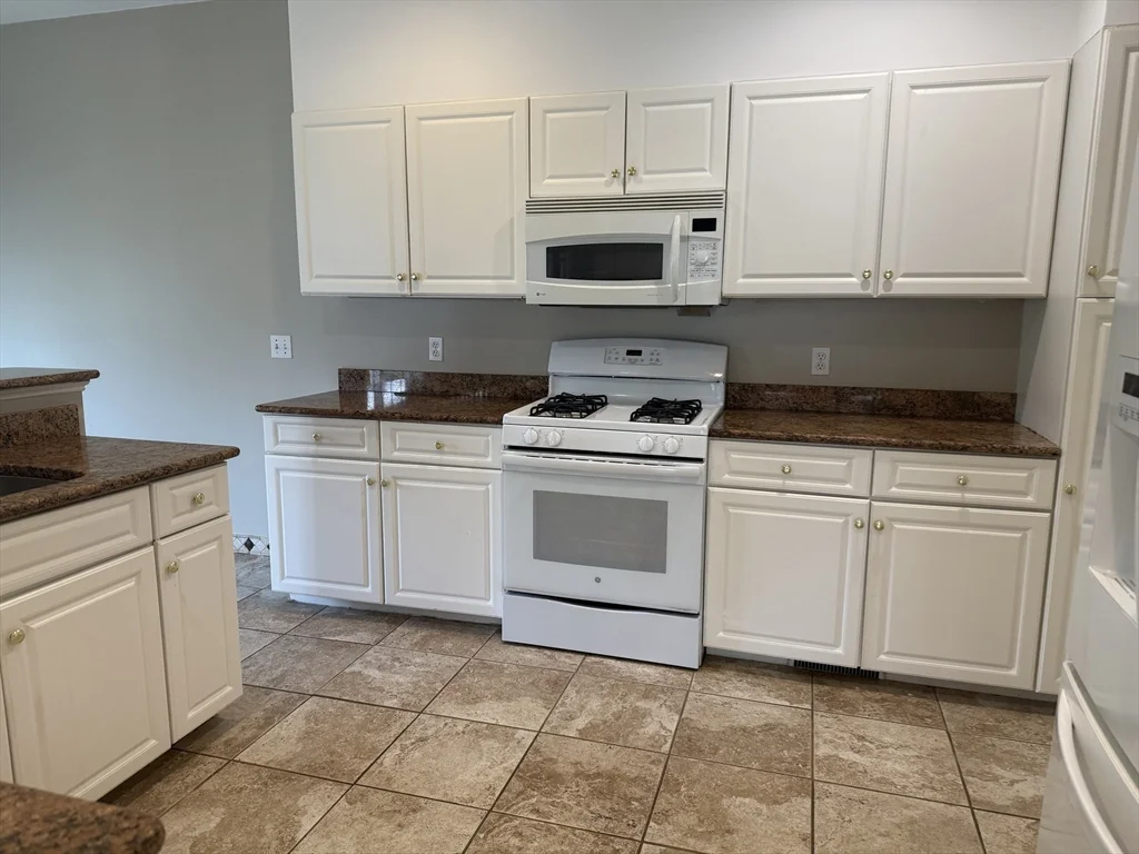2 bed, 3 bath apartment for rent at 74 Odonnell Ave Unit 74, Shrewsbury — photo 5 of 41