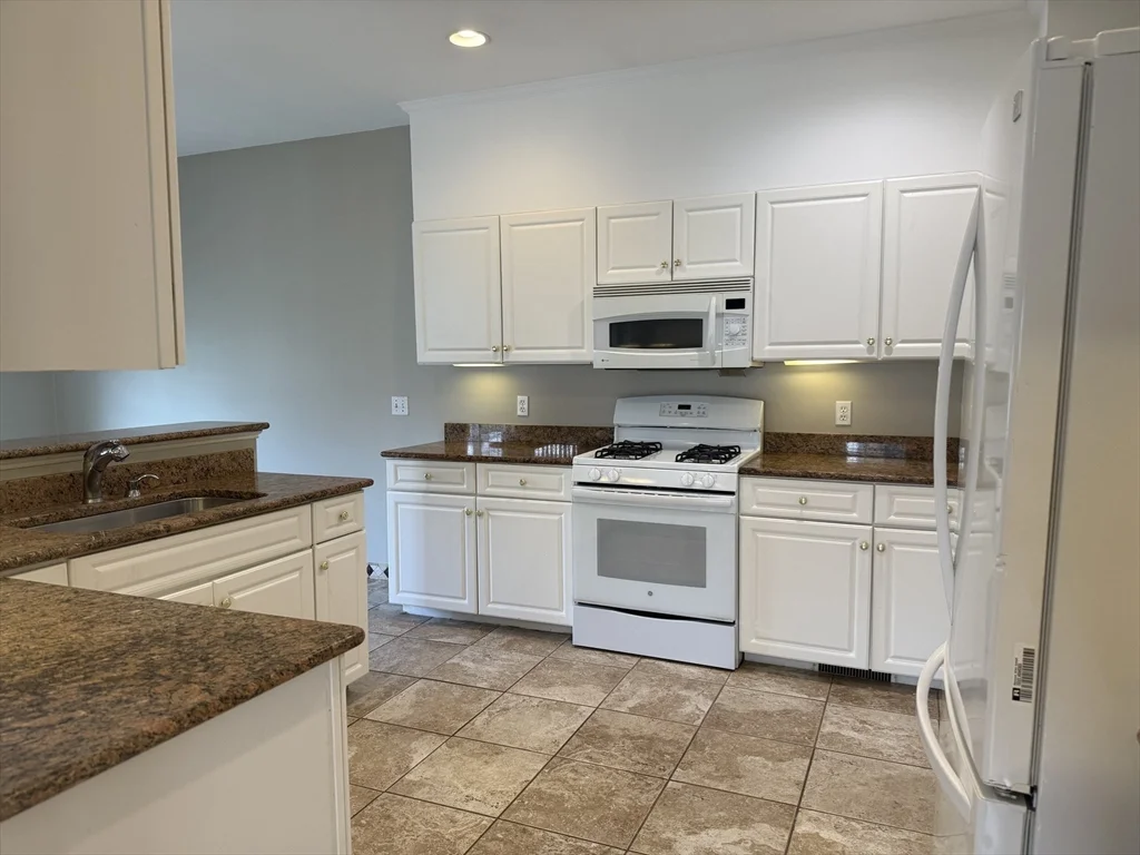 2 bed, 3 bath apartment for rent at 74 Odonnell Ave Unit 74, Shrewsbury — photo 4 of 41
