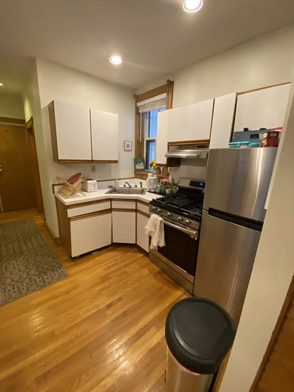 2 bed, 1 bath apartment for rent at 74 Phillips St Unit 2, Beacon Hill — photo 5 of 15
