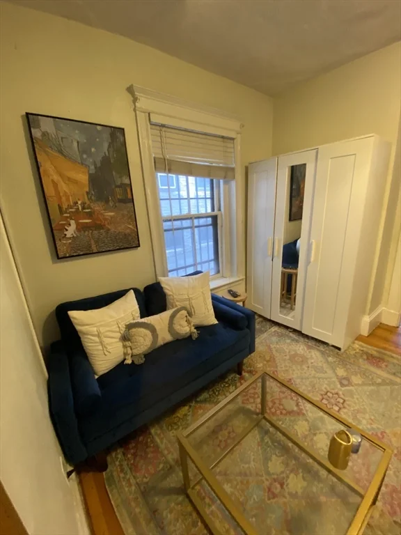 2 bed, 1 bath apartment for rent at 74 Phillips St Unit 2, Beacon Hill — photo 4 of 15