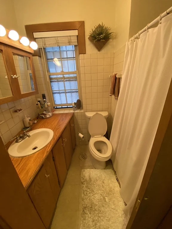2 bed, 1 bath apartment for rent at 74 Phillips St Unit 2, Beacon Hill — photo 14 of 15