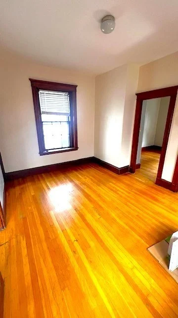 2 bed, 1 bath apartment for rent at 74 Phillips St Unit 4, Beacon Hill — photo 4 of 8