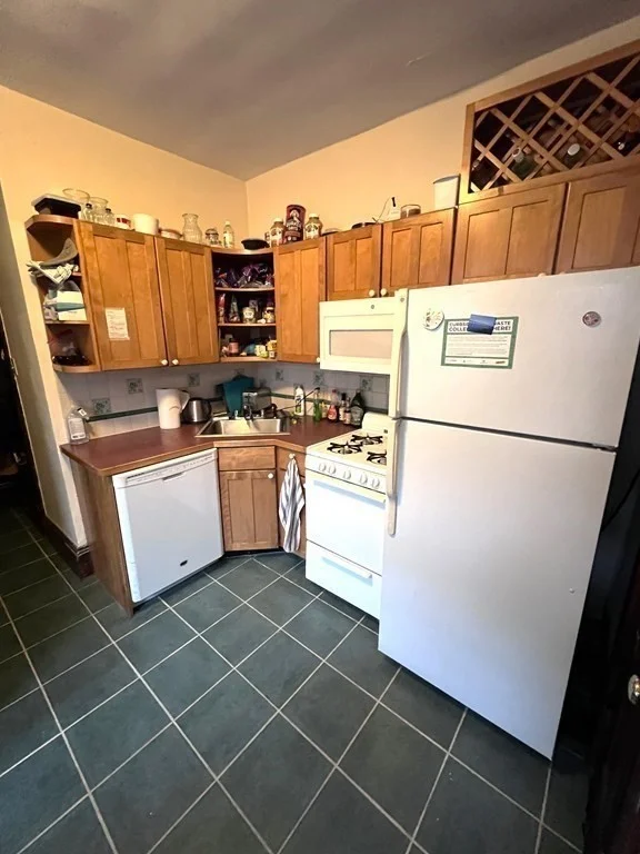 1 bed, 1 bath apartment for rent at 74 Phillps Unit 8, Beacon Hill