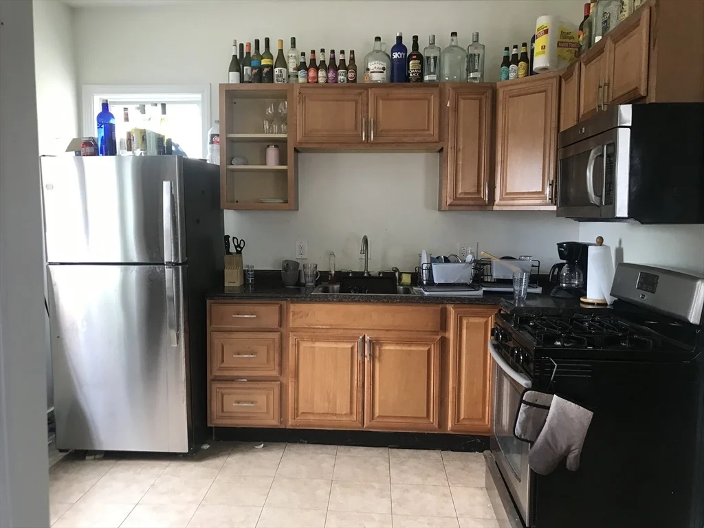 3 bed, 1 bath apartment for rent at 74 Prospect St Unit 2, Somerville — photo 2 of 12
