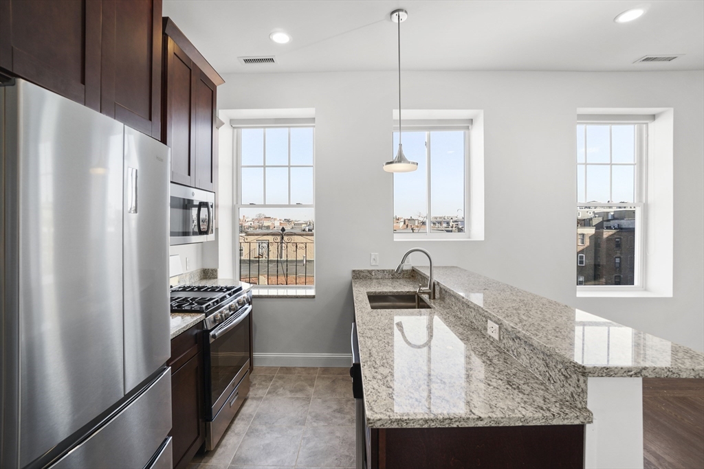 3 bed, 2 bath apartment for rent at 74 Salem St Unit 3, North End — photo 6 of 23