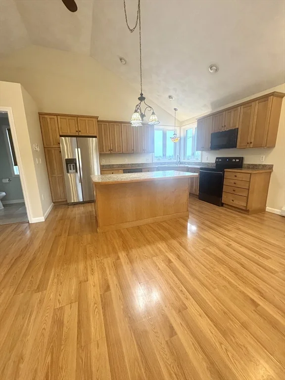 3 bed, 1 bath apartment for rent at 74 Saugus, Saugus — photo 13 of 19