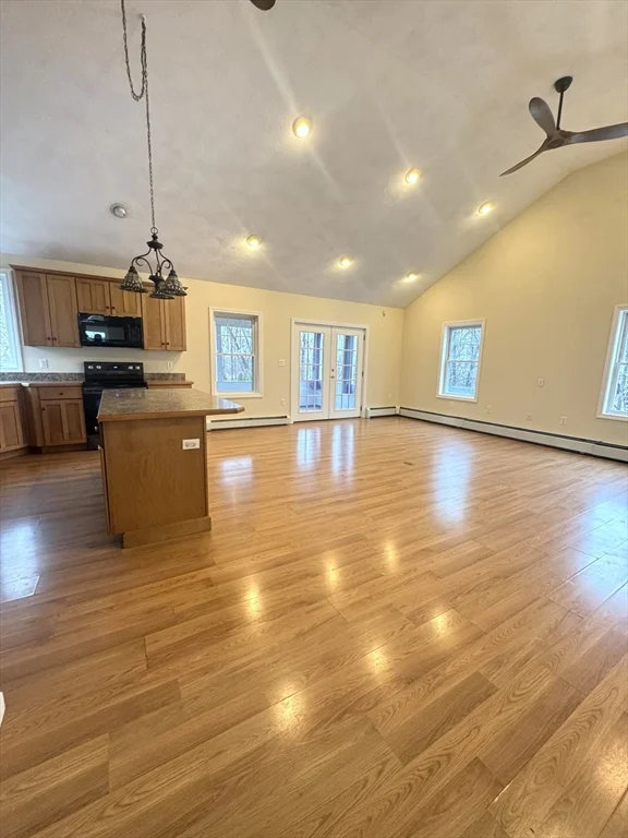 3 bed, 1 bath apartment for rent at 74 Saugus, Saugus — photo 6 of 19