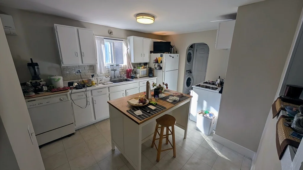 1 bed, 1 bath apartment for rent at 74 Sydney Unit 1, Dorchester — photo 4 of 20