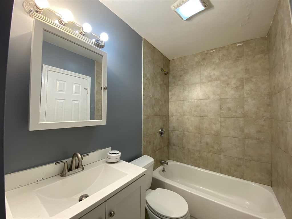 2 bed, 1 bath apartment for rent at 74 Thornton St Unit 1, Revere — photo 4 of 5