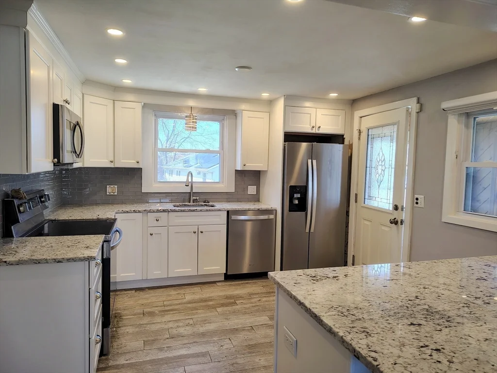 3 bed, 2 bath apartment for rent at 74 Thurlow Ave, Revere — photo 6 of 18