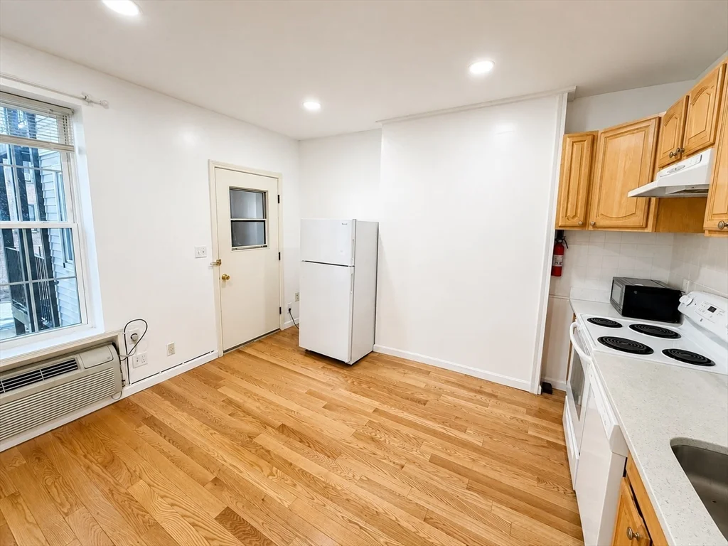 1 bed, 1 bath apartment for rent at 74 Tyler St Unit C, Chinatown — photo 10 of 34