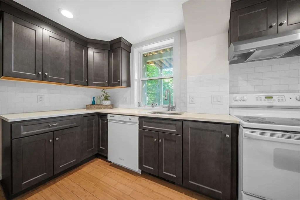 1 bed, 1 bath apartment for rent at 74 University Rd Unit 2, Aspinwall Hill — photo 2 of 14