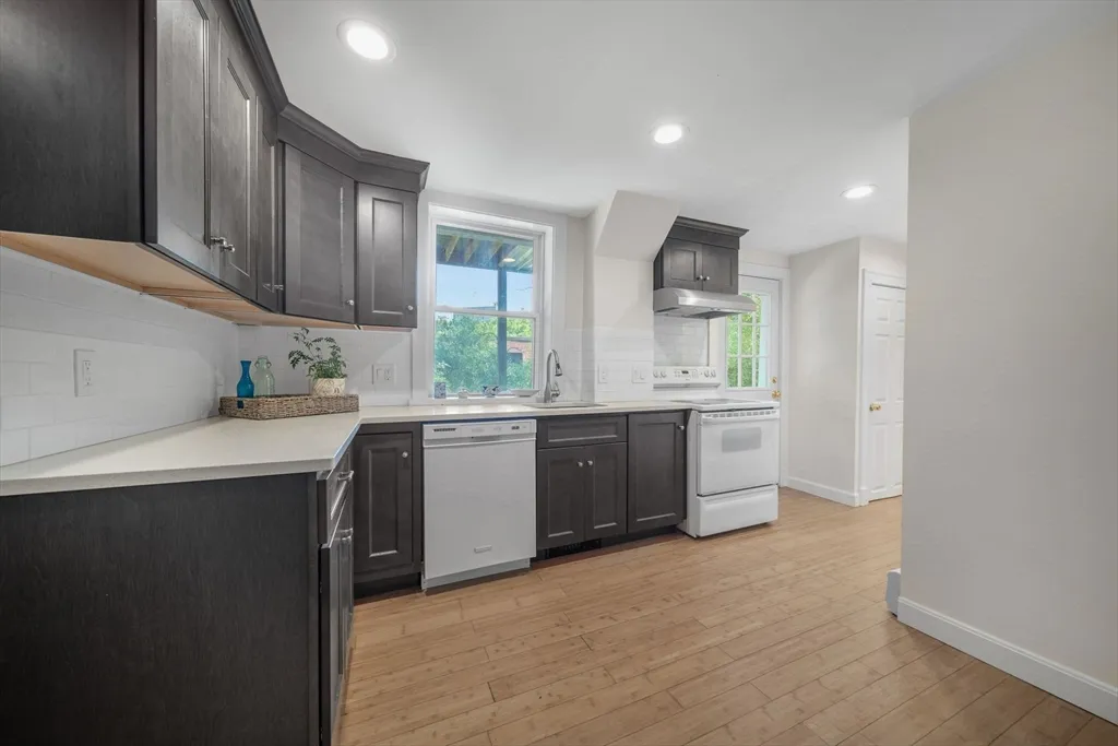 1 bed, 1 bath apartment for rent at 74 University Rd Unit 2, Aspinwall Hill — photo 1 of 14