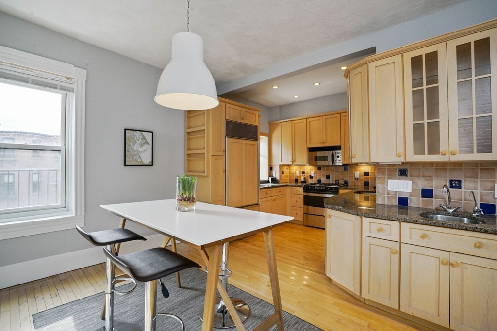3 bed, 1 bath apartment for rent at 74 W Rutland Sq Unit 3, South End — photo 6 of 24
