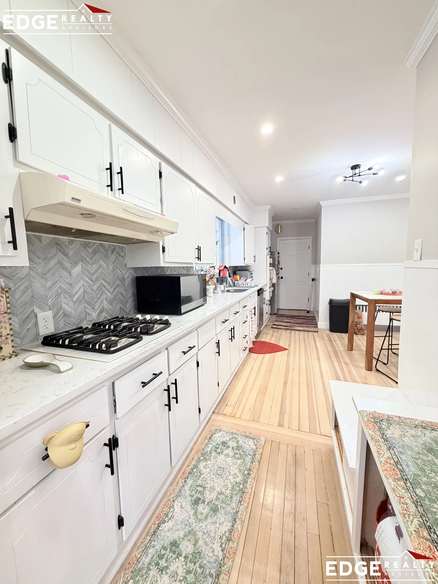 3 bed, 1.5 bath apartment for rent at 74 Wallingford Rd Unit 1, Brighton — photo 2 of 11