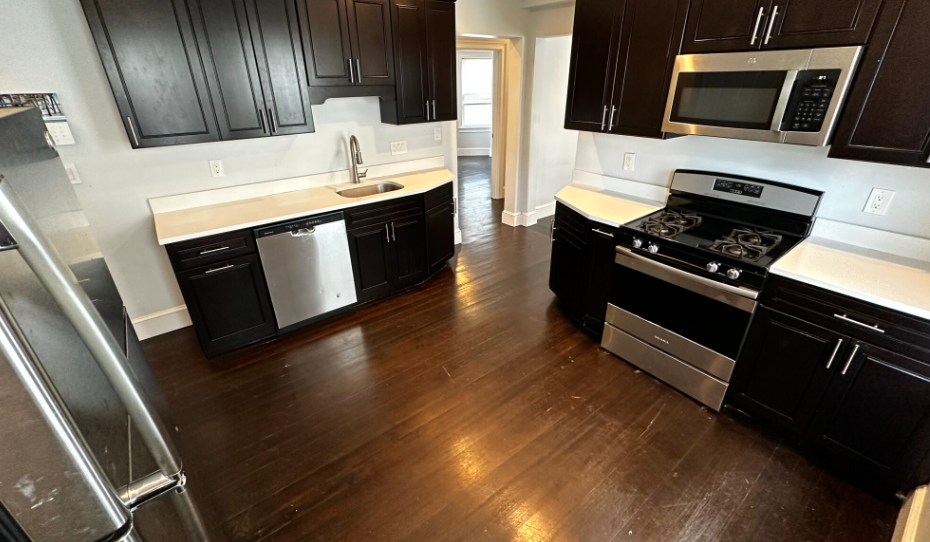 3 bed, 1 bath apartment for rent at 74 Weld Hill St Unit 2, Jamaica Plain — photo 2 of 4