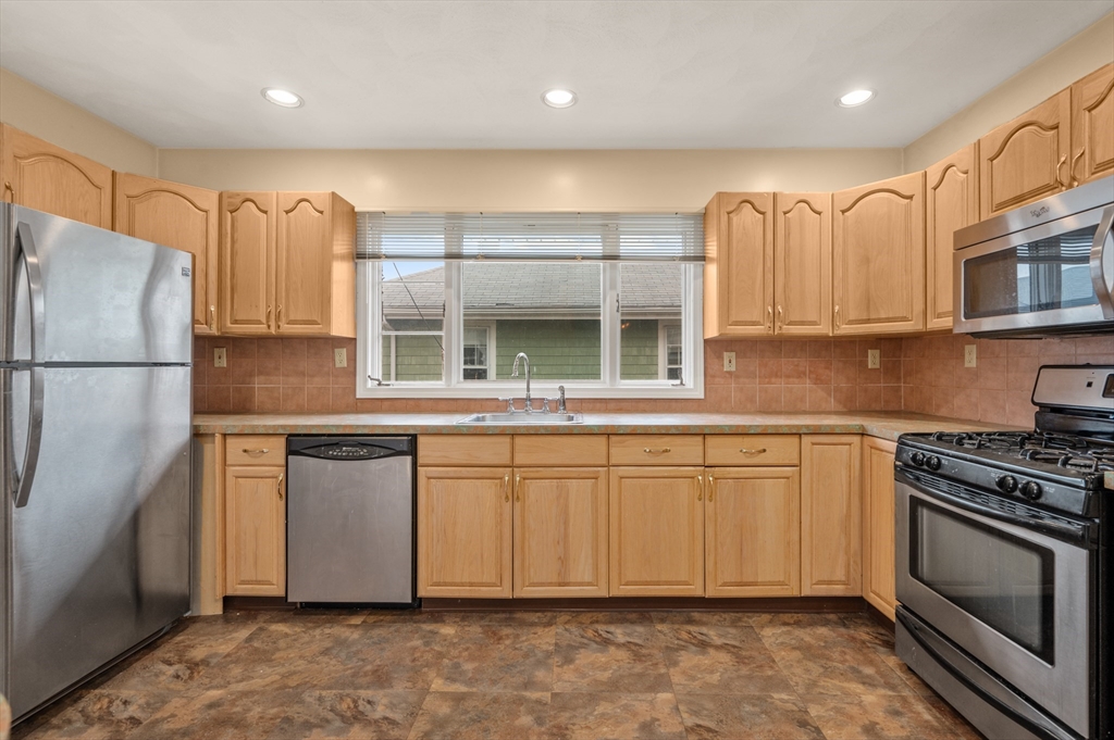 4 bed, 2 bath apartment for rent at 74 Windsor Rd Unit 2, Tufts University — photo 14 of 36