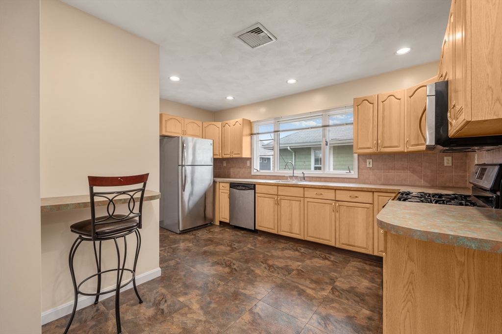 4 bed, 2 bath apartment for rent at 74 Windsor Rd Unit 2, Tufts University — photo 13 of 36