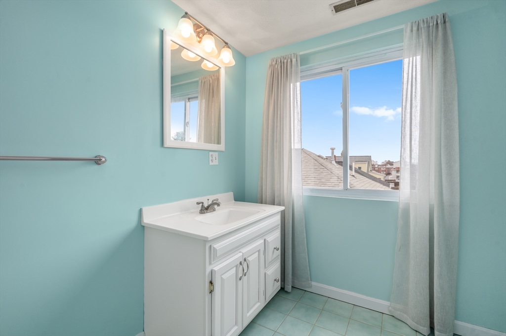 4 bed, 2 bath apartment for rent at 74 Windsor Rd Unit 2, Tufts University — photo 33 of 36