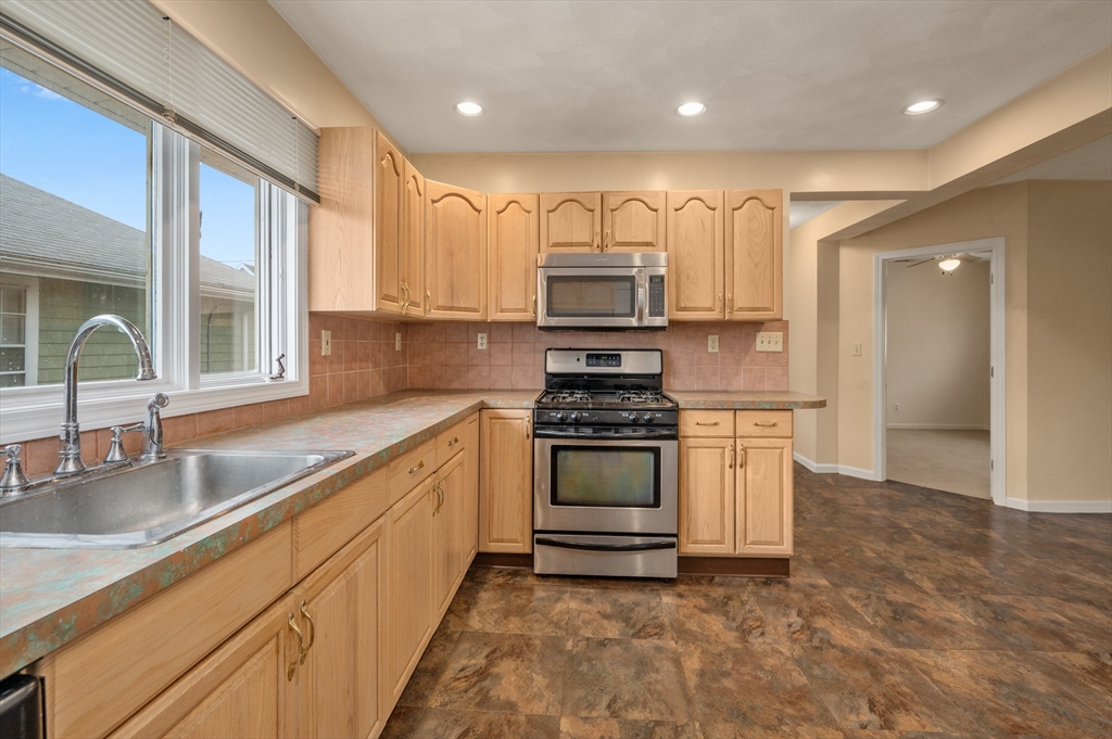 4 bed, 2 bath apartment for rent at 74 Windsor Rd Unit 2, Tufts University — photo 15 of 36