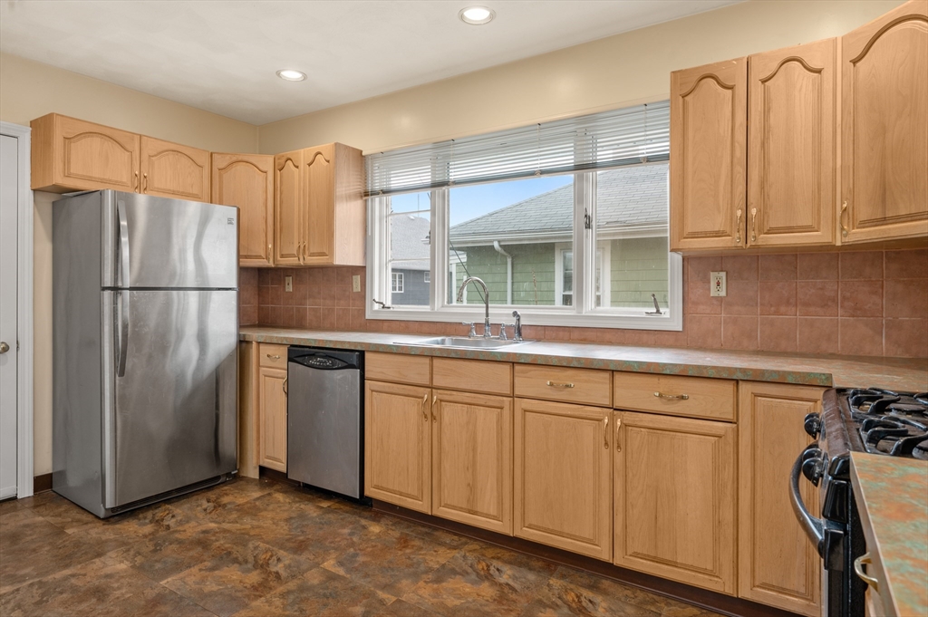 4 bed, 2 bath apartment for rent at 74 Windsor Rd Unit 2, Tufts University — photo 19 of 36
