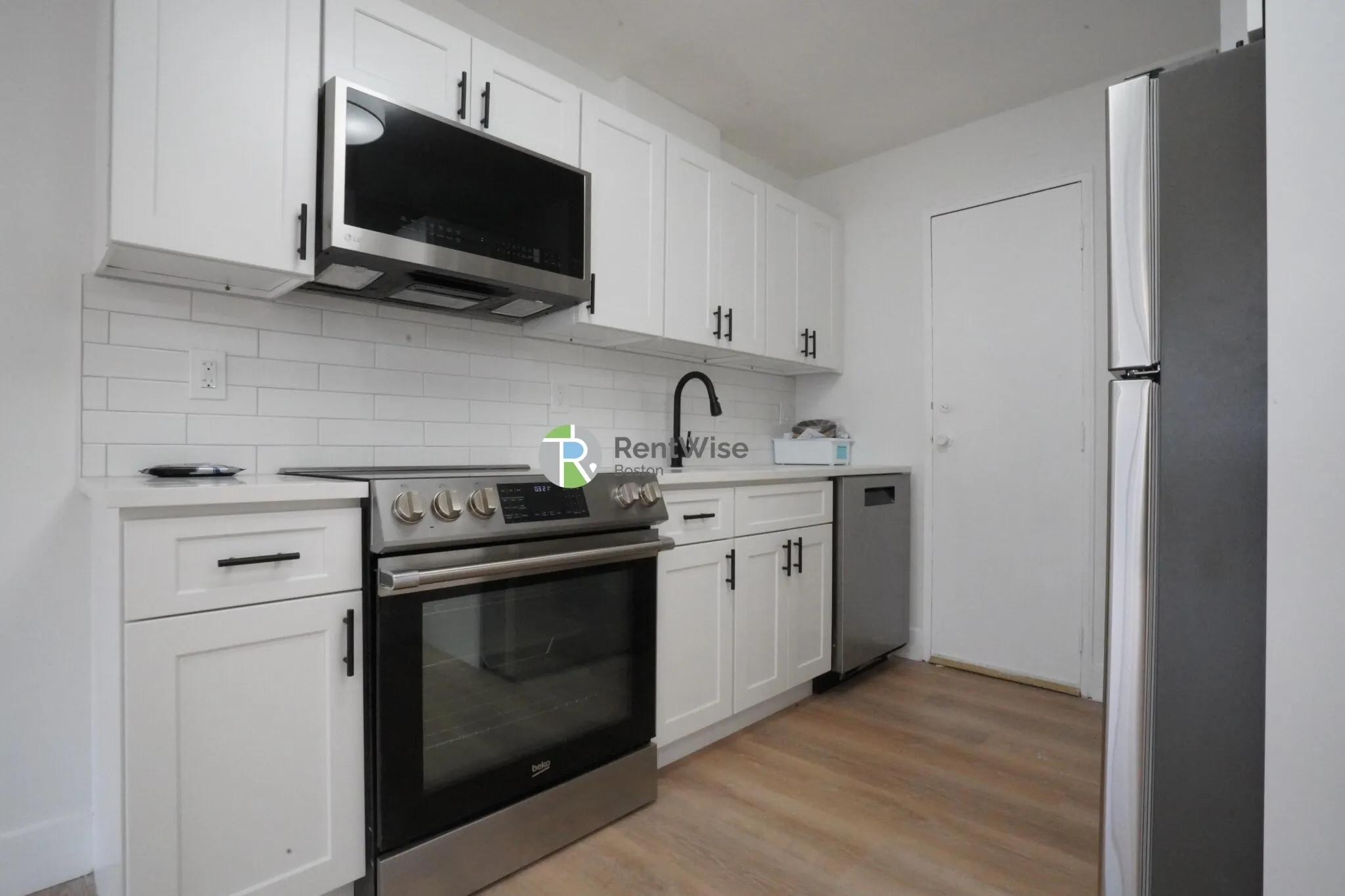 2 bed, 1 bath apartment for rent at 741 East 6th St Unit 2, South Boston — photo 4 of 12