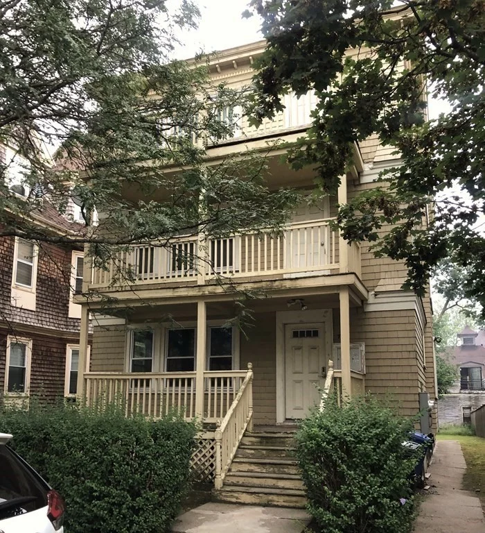 3 bed, 1 bath apartment for rent at 742 Washington St Unit 1, Boston