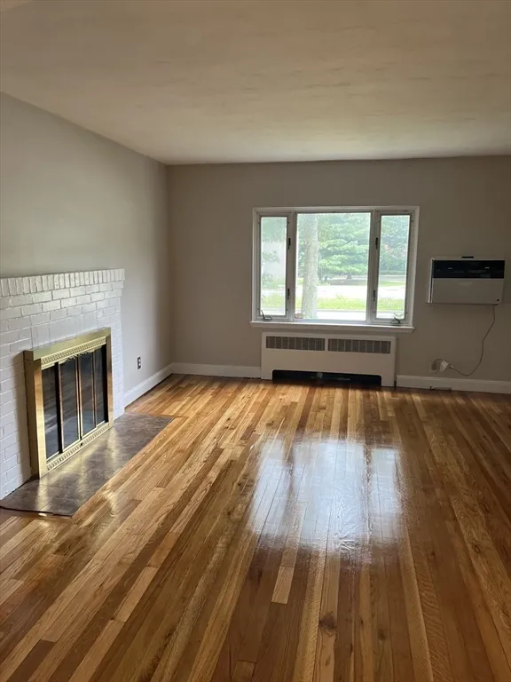 3 bed, 2 bath apartment for rent at 744 Boylston St Unit 1, Back Bay — photo 4 of 27
