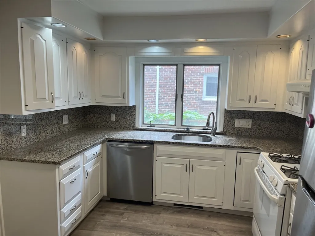 3 bed, 2 bath apartment for rent at 744 Boylston St Unit 1, Back Bay — photo 18 of 27