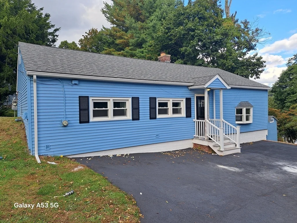 3 bed, 1 bath apartment for rent at 744 Grove St Unit 0, Worcester — photo 2 of 15