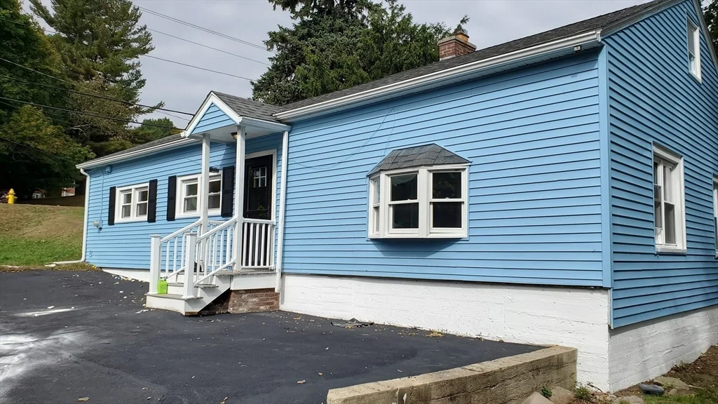 3 bed, 1 bath apartment for rent at 744 Grove St Unit 0, Worcester — photo 1 of 15