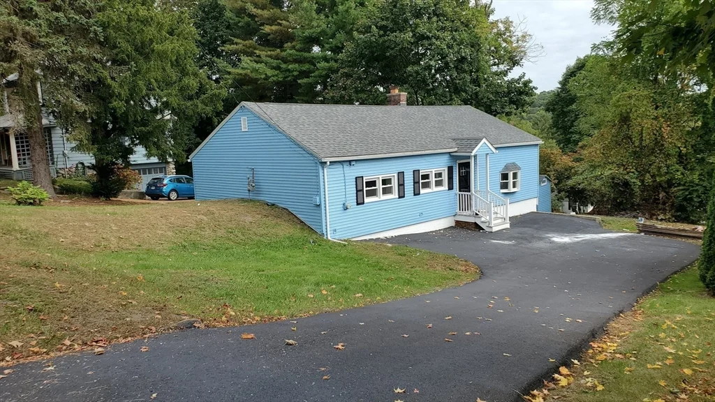 3 bed, 1 bath apartment for rent at 744 Grove St Unit 0, Worcester — photo 3 of 15