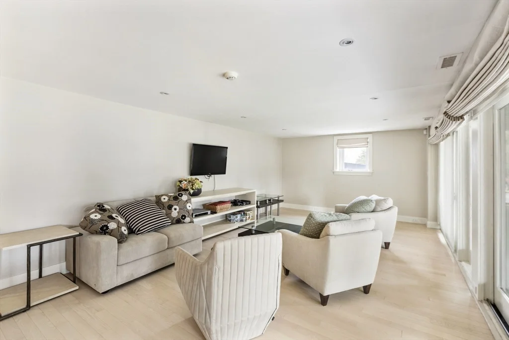 5 bed, 3 bath apartment for rent at 744-R Neponset St, Norwood — photo 11 of 25