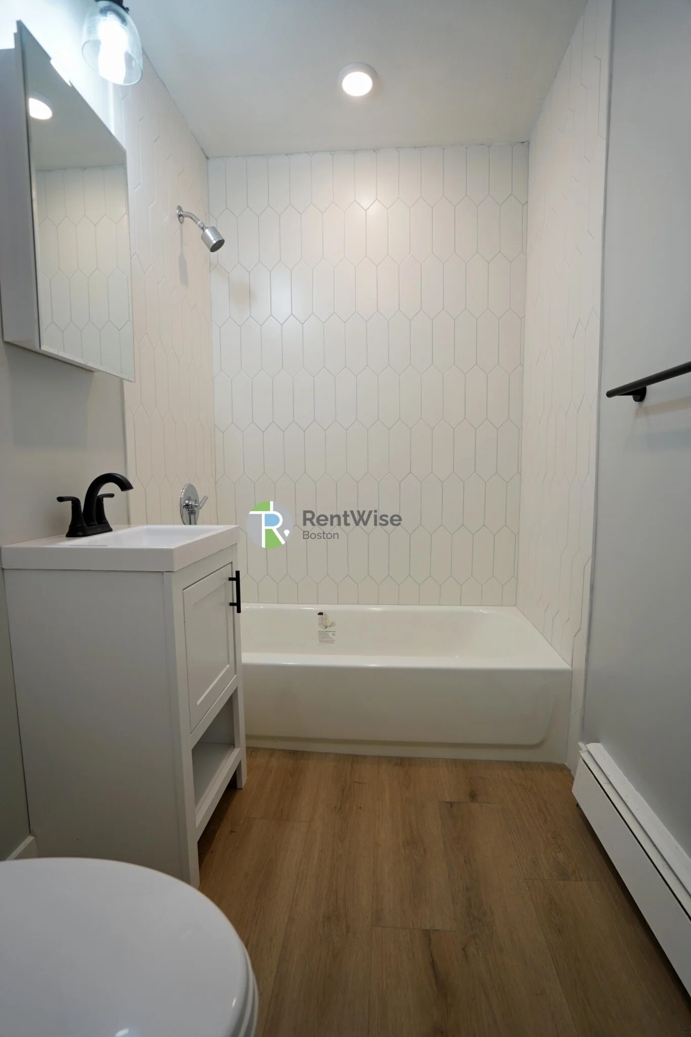 Studio bed, 1 bath apartment for rent at 745 East 6th St Unit 13, South Boston — photo 2 of 12