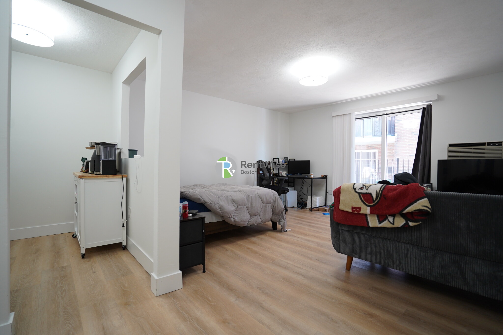 Studio bed, 1 bath apartment for rent at 745 East 6th St Unit 24, South Boston — photo 1 of 9