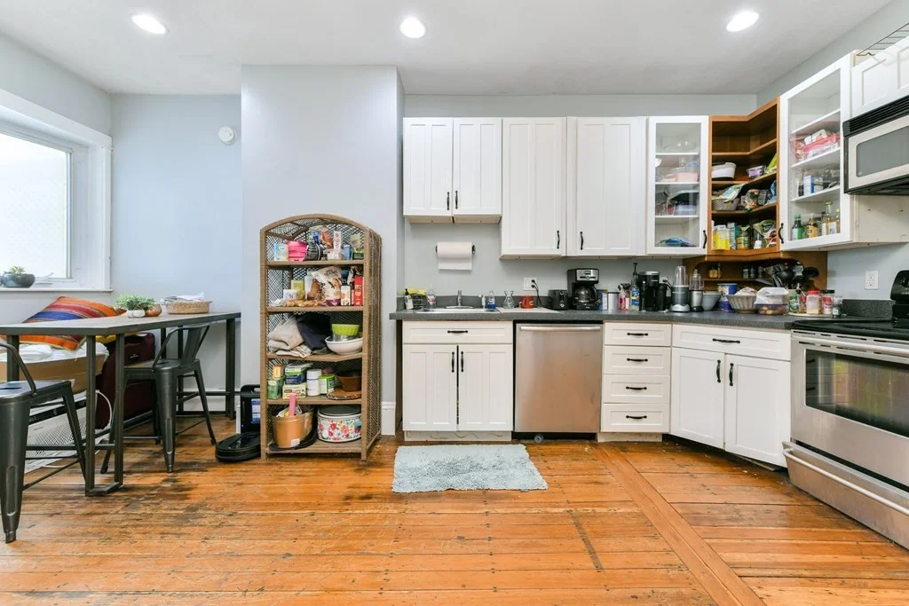 3 bed, 1 bath apartment for rent at 748 E 3rd Unit 1, South Boston — photo 7 of 12