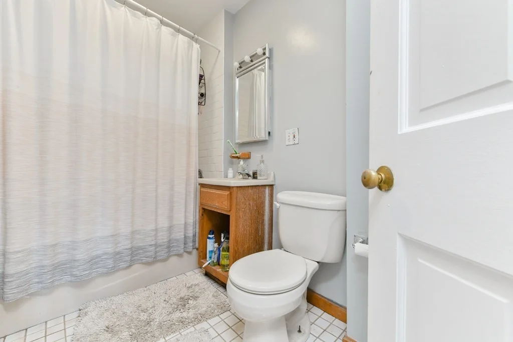 3 bed, 1 bath apartment for rent at 748 E 3rd Unit 1, South Boston — photo 11 of 12