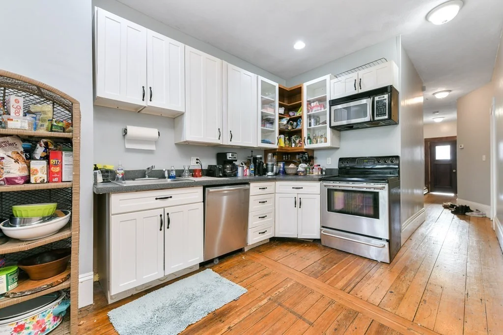 3 bed, 1 bath apartment for rent at 748 E 3rd Unit 1, South Boston — photo 4 of 12