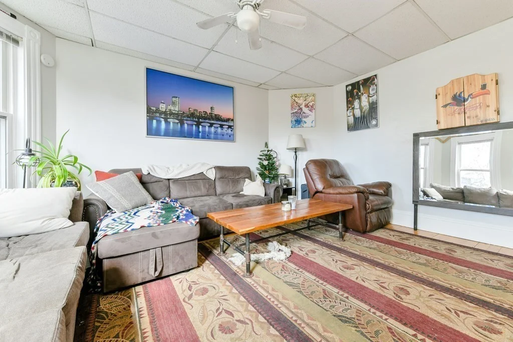 4 bed, 1 bath apartment for rent at 748 E 3rd Unit 2, South Boston — photo 2 of 16