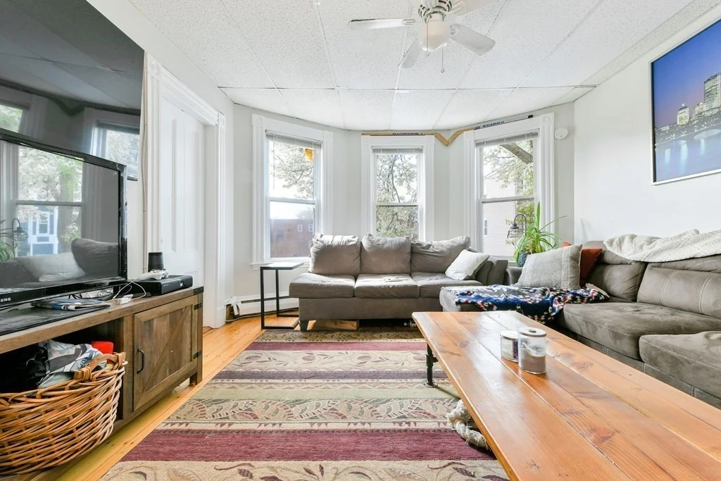 4 bed, 1 bath apartment for rent at 748 E 3rd Unit 2, South Boston — photo 1 of 16