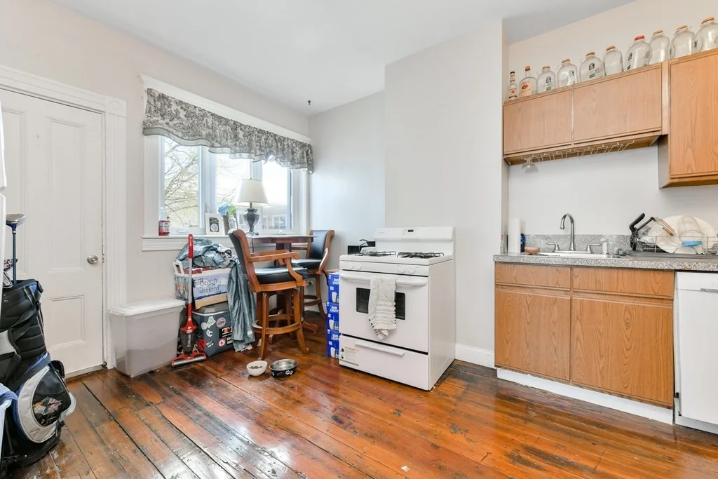 4 bed, 1 bath apartment for rent at 748 E 3rd Unit 2, South Boston — photo 4 of 16
